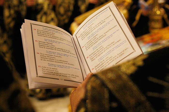 Cântare de îngropare şi de biruinţă 105203