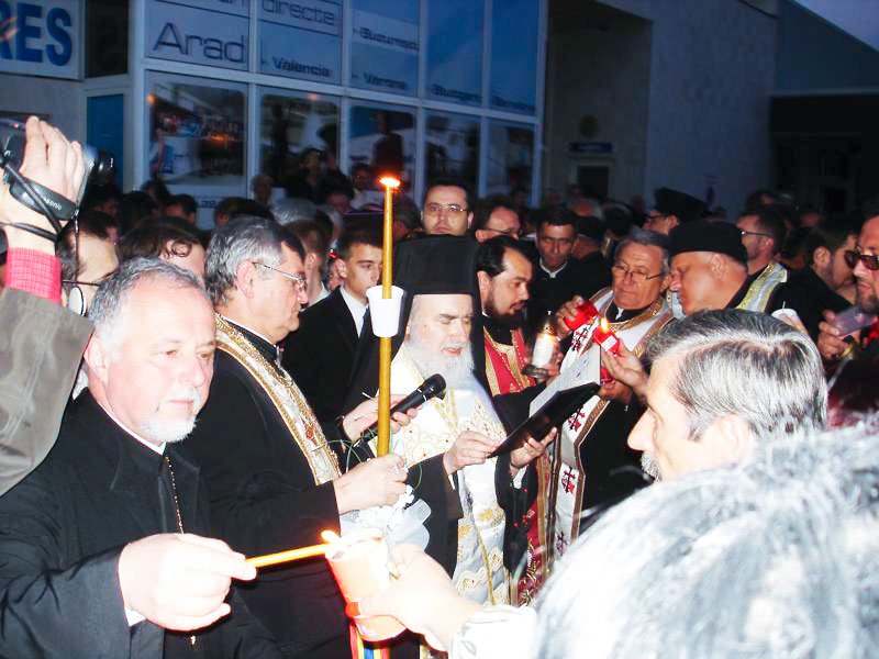 Lumina sfântă de la Ierusalim a ajuns şi la Arad 105256