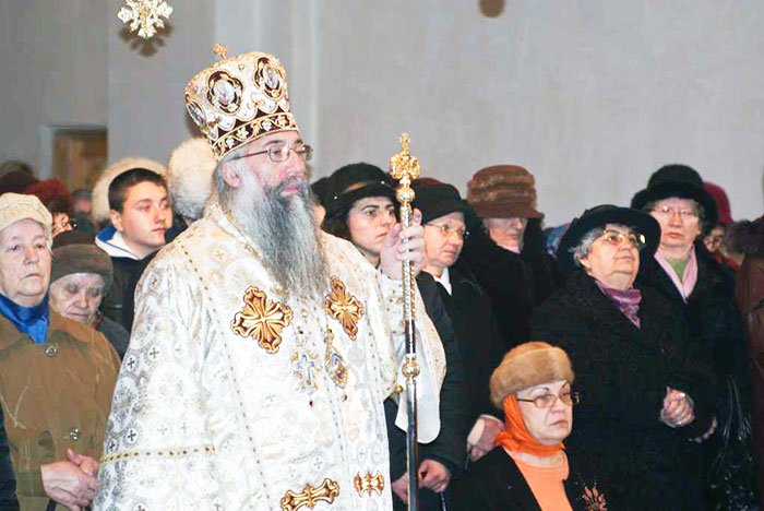 Mii de mehedinţeni au primit lumină de la ierarhul lor 105254