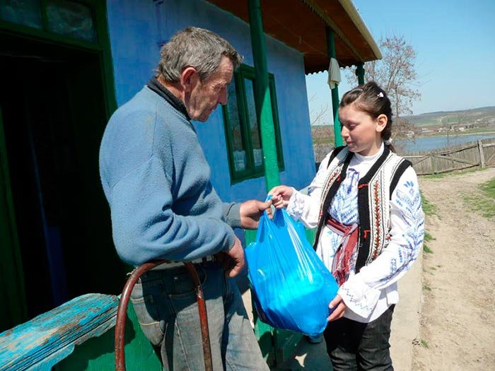 Activităţi filantropice şi culturale în parohia Andrieşeni 105283