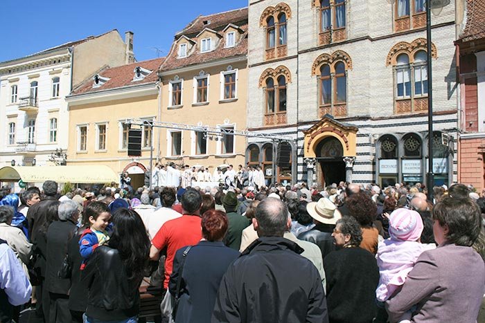 Slujbă de Paşti în Piaţa Sfatului din Braşov 105308