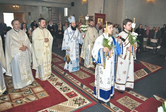 Vizită chiriarhală pascală la Parohia Pipirig din Caransebeş 105303