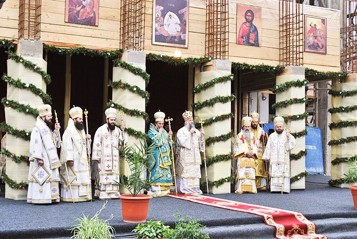 Opt arhierei s-au aflat în mijlocul severinenilor 105337