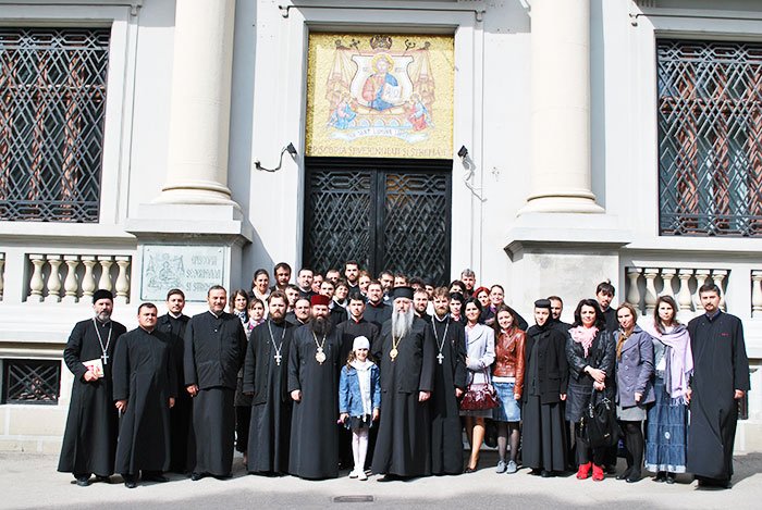 Pelerini slătineni în Episcopia Severinului 105339