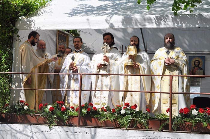 „Această duminică ne învaţă să ne deschidem spre aproapele nostru“ 105377