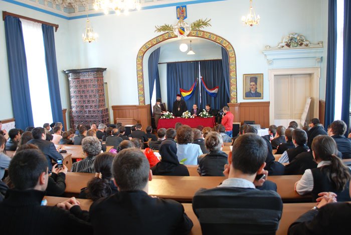 Festivitate de premiere la Târgu Jiu 105397