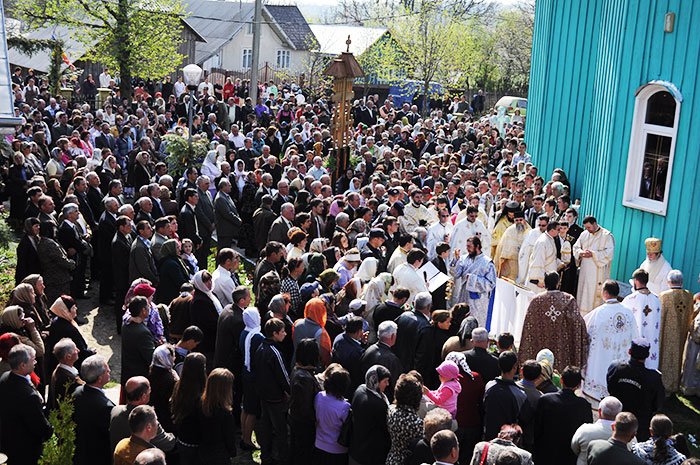 Biserica parohiei Bogdăneşti 1, resfinţită de Înalt Preasfinţitul Pimen 105401