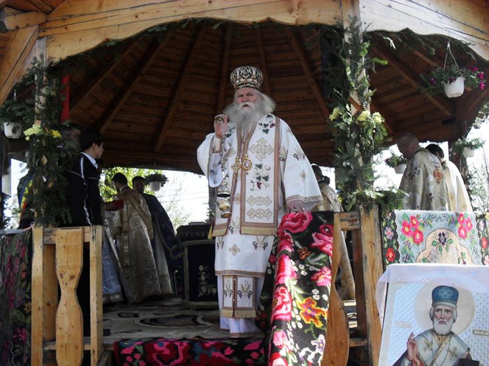 Tradiţia slujirii arhiereşti în parohia Andrieşeni 105405