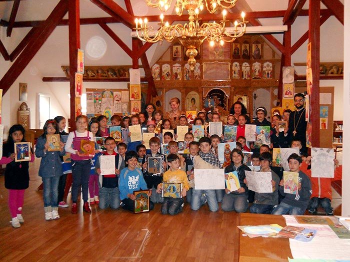O expoziţie care a adunat 300 de tineri iconari 105444