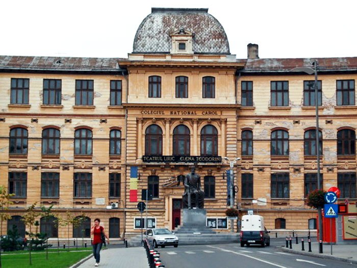 Simpozion judeţean pe tema familiei creştine la Craiova 105484