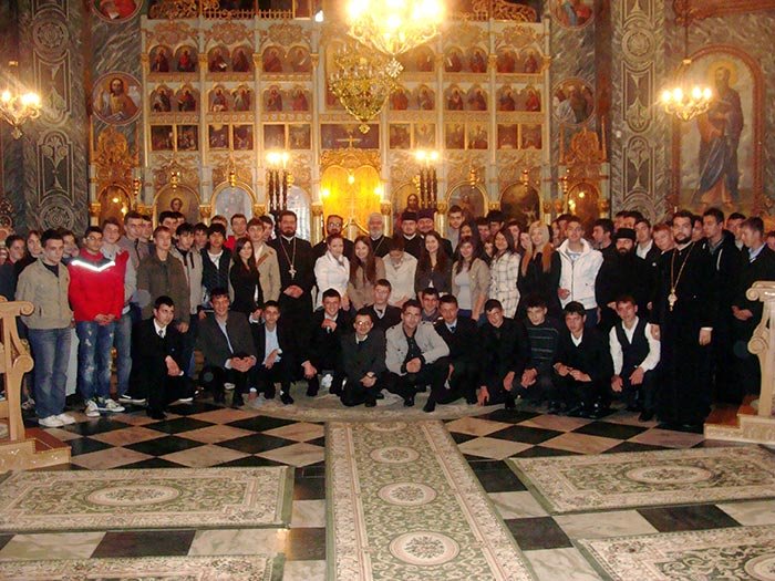 150 de tineri au participat la un simpozion despre Sfântul Botez la Giurgiu 105499