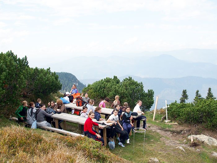 30 de locuri cu specializarea „ghid turism religios“ 105488