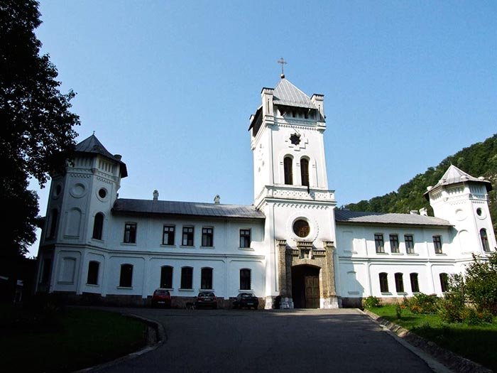 Dezbateri pe teme sociale la Tismana 105513