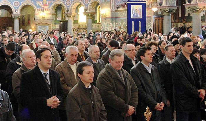 Ierarhii din Ardeal, prezenţi în mijlocul credincioşilor 105514