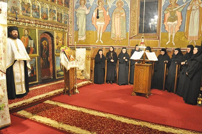 De zece ani, maicile de la Mănăstirea Copou „caută să apropie cerul de pământ“ 105551