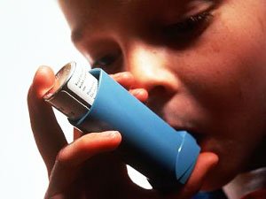 Astmul, între lipsa de iubire şi afecţiunea sufocantă 105565