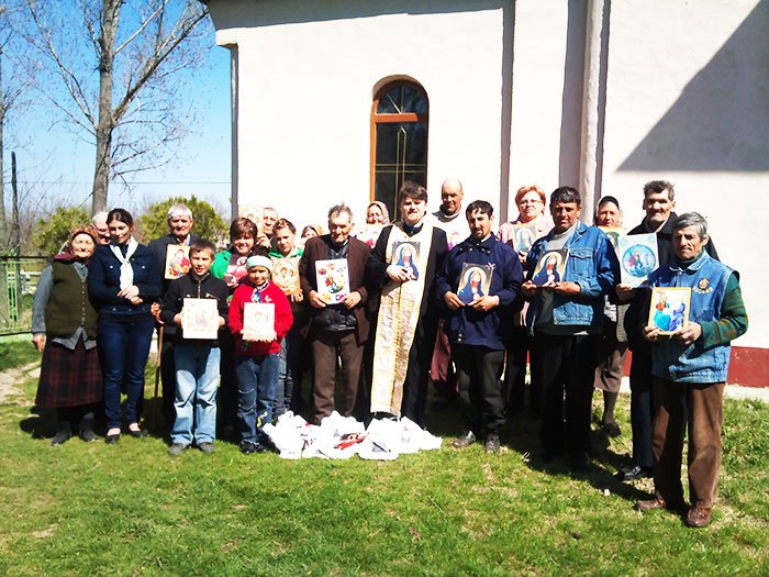 „Icoana în casa creştinului“ în parohia Luceni 105633