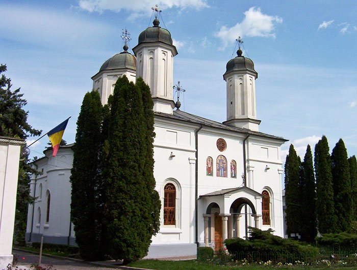 Slujbă arhierească la Catedrala arhiepiscopală din Râmnic 105630