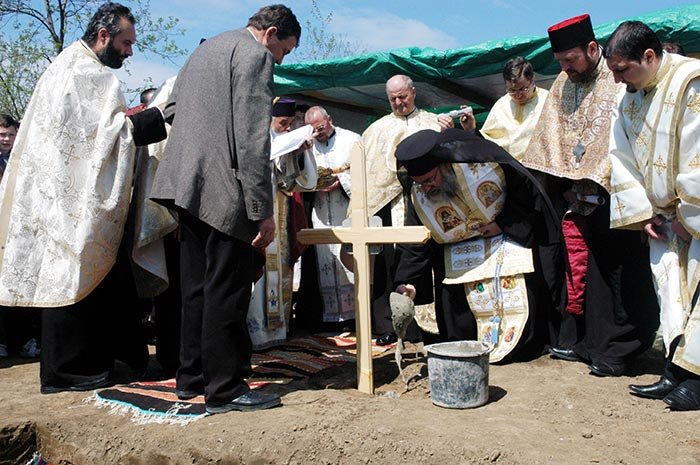 Binecuvântare arhierească în parohia Brănişteni 105659