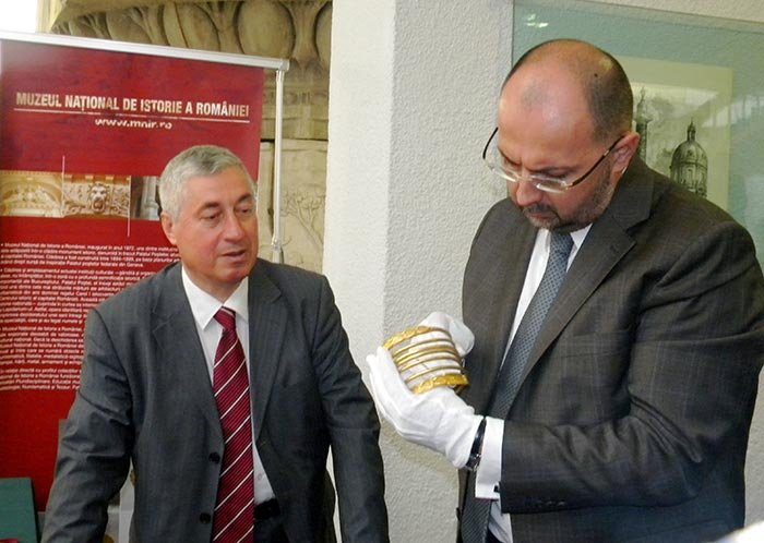 A 13-a brăţară dacică repatriată 105709