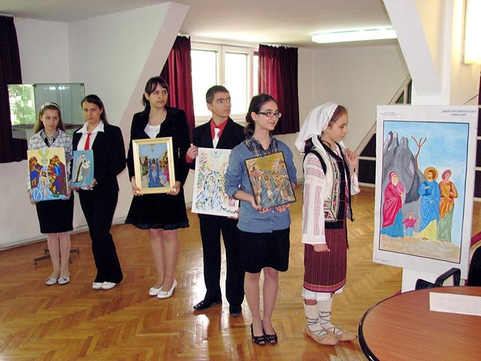 Copiii cinstesc familia creştină 105700