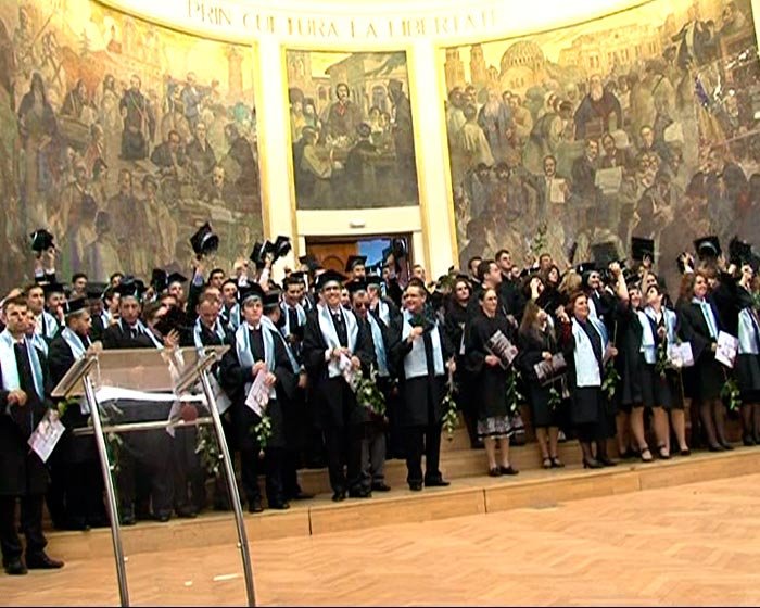 O nouă promoţie de teologi la Cluj-Napoca 105757