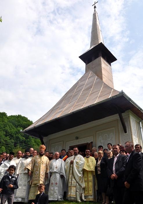 Resfinţirea bisericii din Fălcuşa 105743