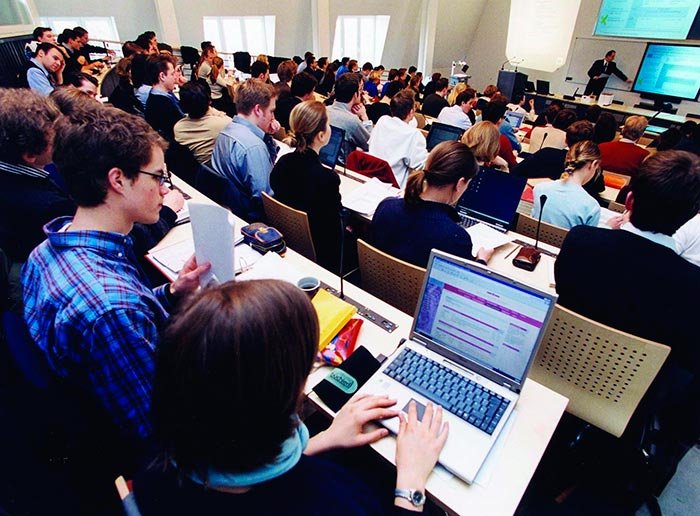 Admiterea la master se amână pentru luna septembrie 105790