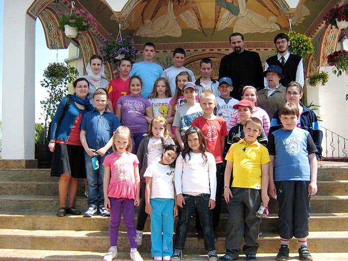 Copiii, mai aproape de Biserică 105803