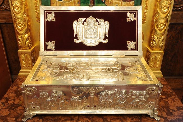 De nouă ani, mai aproape de noi 105836