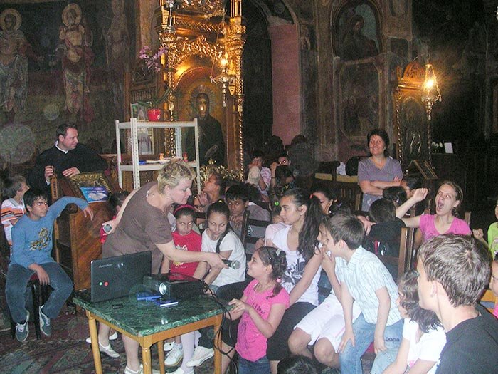 Întâlnire cu 33 de copii asistaţi social 105906