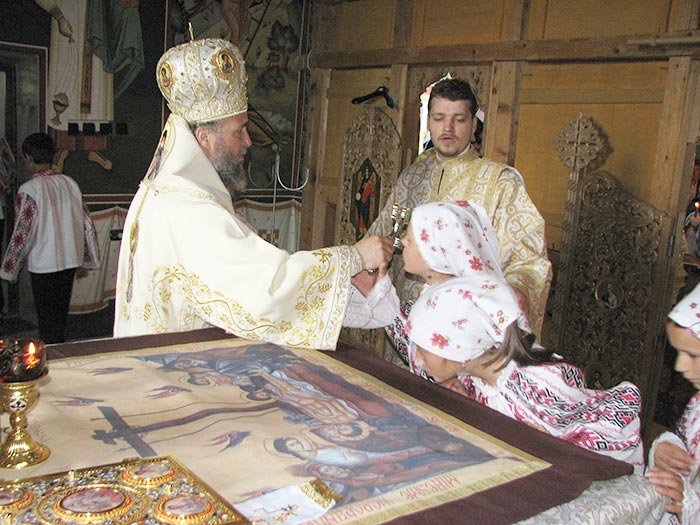 Resfinţirea Bisericii „Sfântul Ierarh Nicolae“ 105907