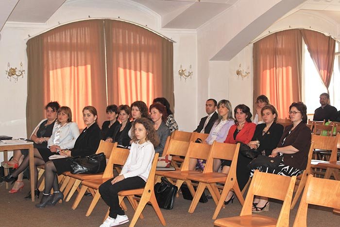 Simpozion naţional la Râmnic 105920