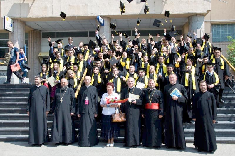 Absolvenţii teologi, mărturisitori ai credinţei 105949