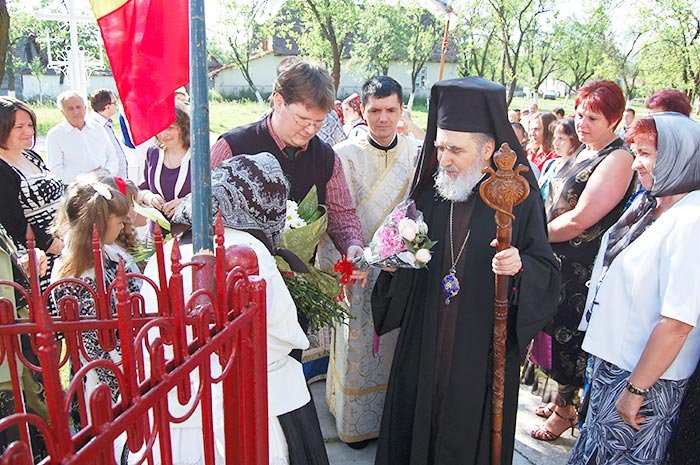 Slujire arhierească în Parohia Revetiş 105944