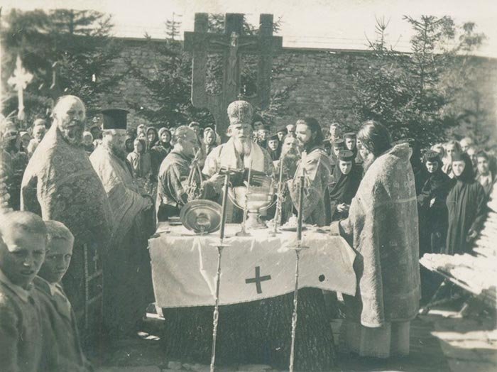 La sfinţirea troiţei de la Mănăstirea Râşca 105963