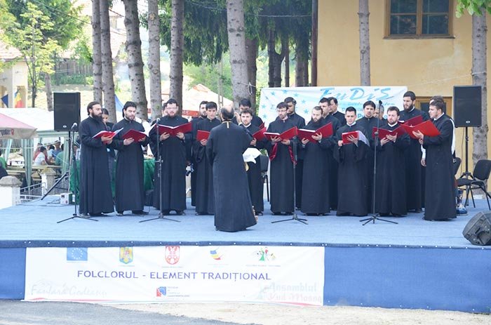 Credincioşii din Godeanu, vizitaţi de PS Nicodim 106006