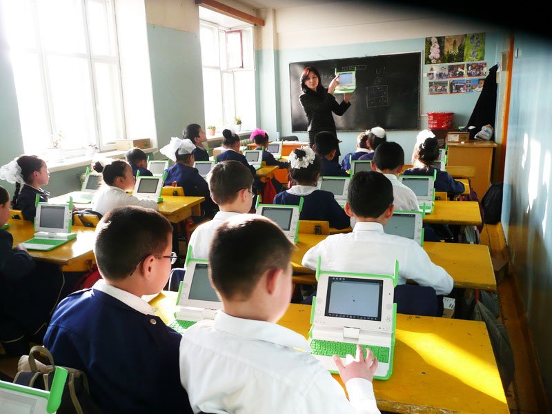 Copiii şi sindromul privitului la computer 106094