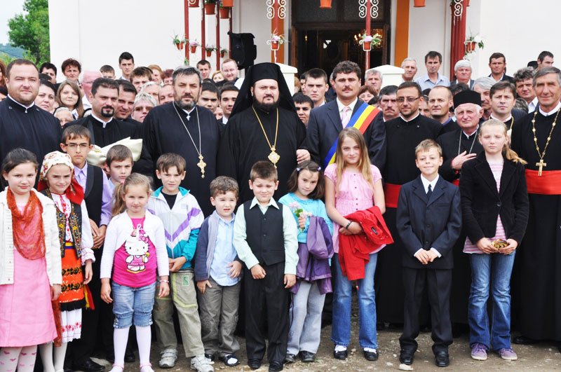 PS Petroniu a resfinţit biserica din Câmpia Sălaj 106099