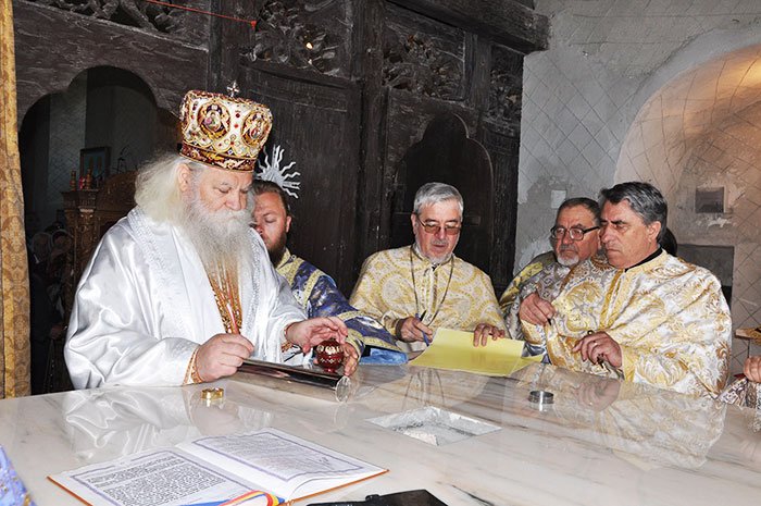 Slujbe de resfinţire la Cucuteni şi Bîrjoveni 106106