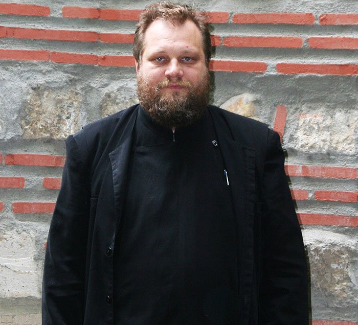 Răspunsuri duhovniceşti: Tinerii au nevoie de familia Bisericii 106123