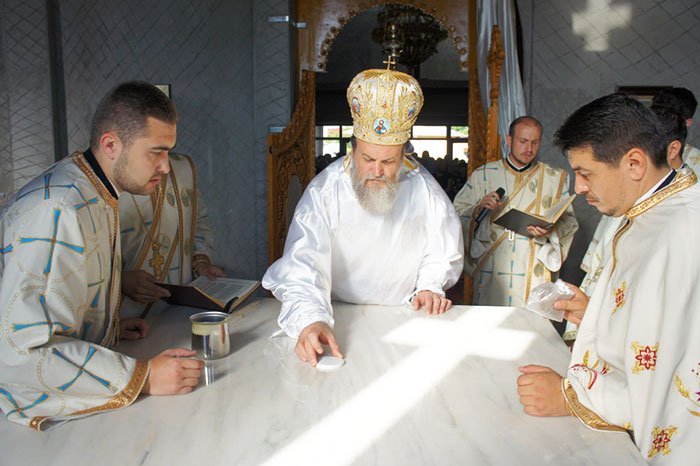 Sfinţiri de biserici la Râmnicu-Sărat şi Urziceni 106116
