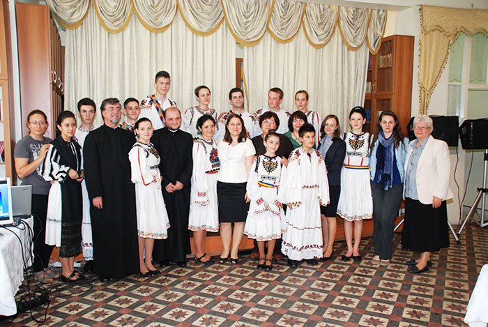 Spectacol oferit de „Mesagerii Iubirii“ la Istanbul 106120