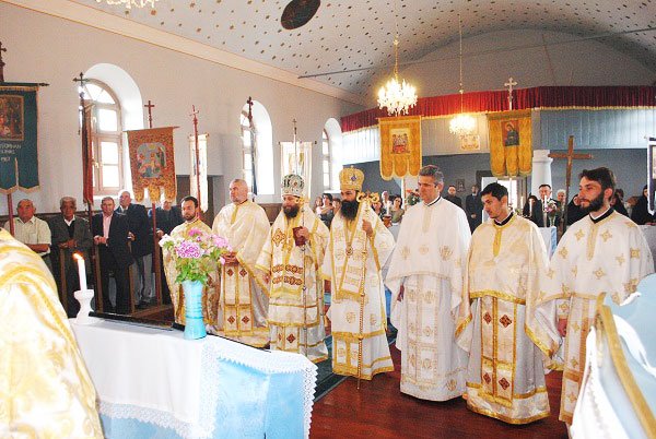 Vizită arhierească în parohia românească din Săcal - Ungaria 106119