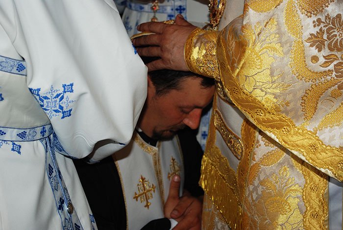 Armonie, dăruire, responsabilitate şi slujire în Biserică 106135