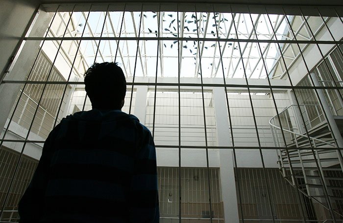 Cum ne raportăm la legile societăţii 106215