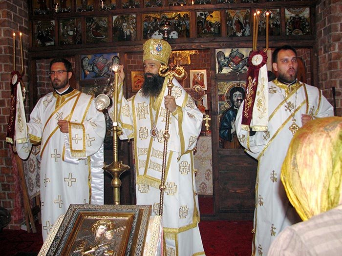 Vizită arhierească la biserica studenţilor 106280