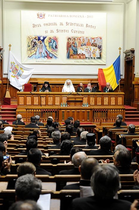 Botezul şi Cununia - izvoare ale vieţii binecuvântate 106322