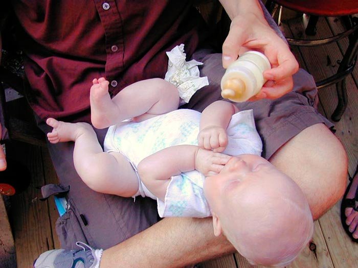 Despre alimentaţia artificială a sugarului 106331