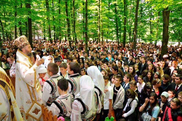 Pelerinajul tinerilor la Buciumeni este o lecţie de speranţă 106372